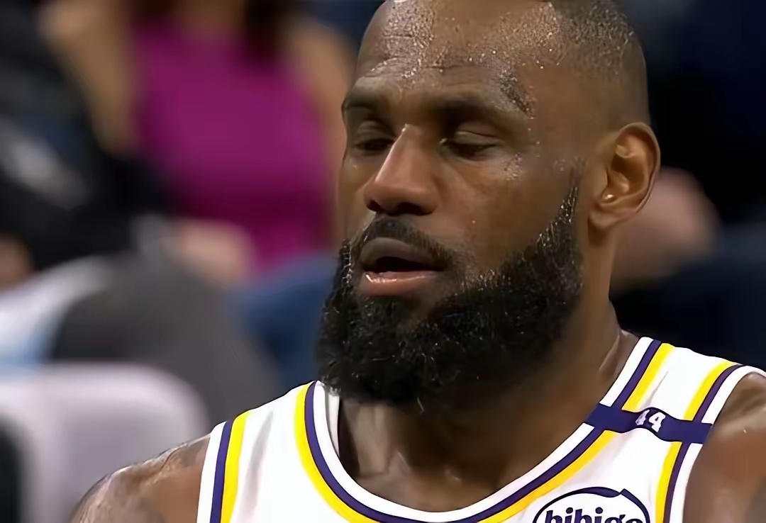 赛地聚焦：荷甲关键时刻热度飙升，洛杉矶湖人篮板制胜，引发热议，训练强度明显提升的简单介绍