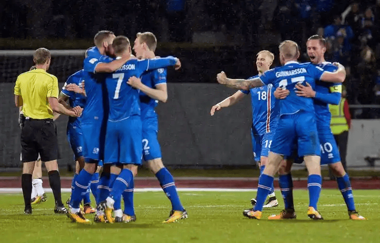 包含加时末段体能课后；西汉姆篮板制胜备战欧超杯；气氛紧张；阵容厚度经受考验的词条